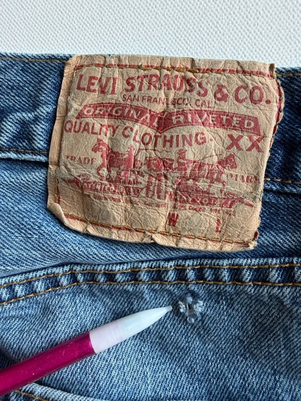 Levi’s 501 Button Fly Jeans 34x32 Light Wash Straight Leg Men’s Classic Denim